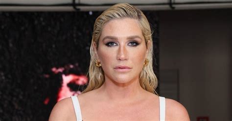 Kesha Goes Naked and Shares Photos from Topless Ride in the。